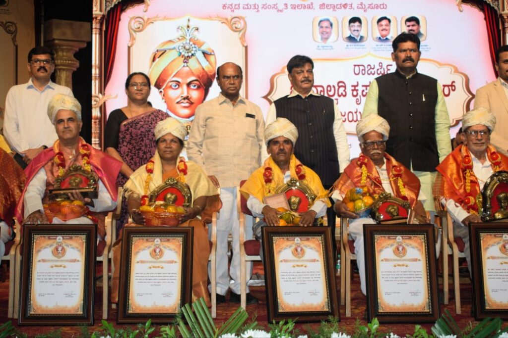 ಡಾ.ಜೆ .ಸೋಮಣ್ಣ ಹಾಗೂ ಪಿ.ಬಿ.ವೀಣಾ ಅವರಿಗೆ ನಾಲ್ವಡಿ ಕೃಷ್ಣರಾಜ ಒಡೆಯರ್ ಪ್ರಶಸ್ತಿ