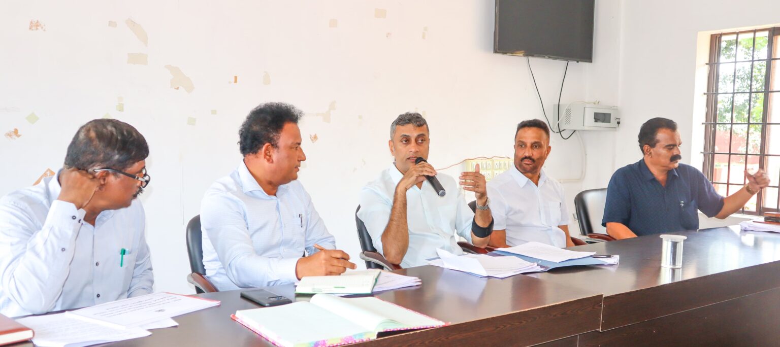 ಅತಿವೃಷ್ಟಿಯಿಂದ ಮನೆ ಹಾನಿ ಉದಾರತೆಯಿಂದ ವರದಿ ನೀಡಿ, ಪರಿಹಾರ ವಿತರಿಸಿ: ಎ.ಎಸ್.ಪೊನ್ನಣ್ಣ