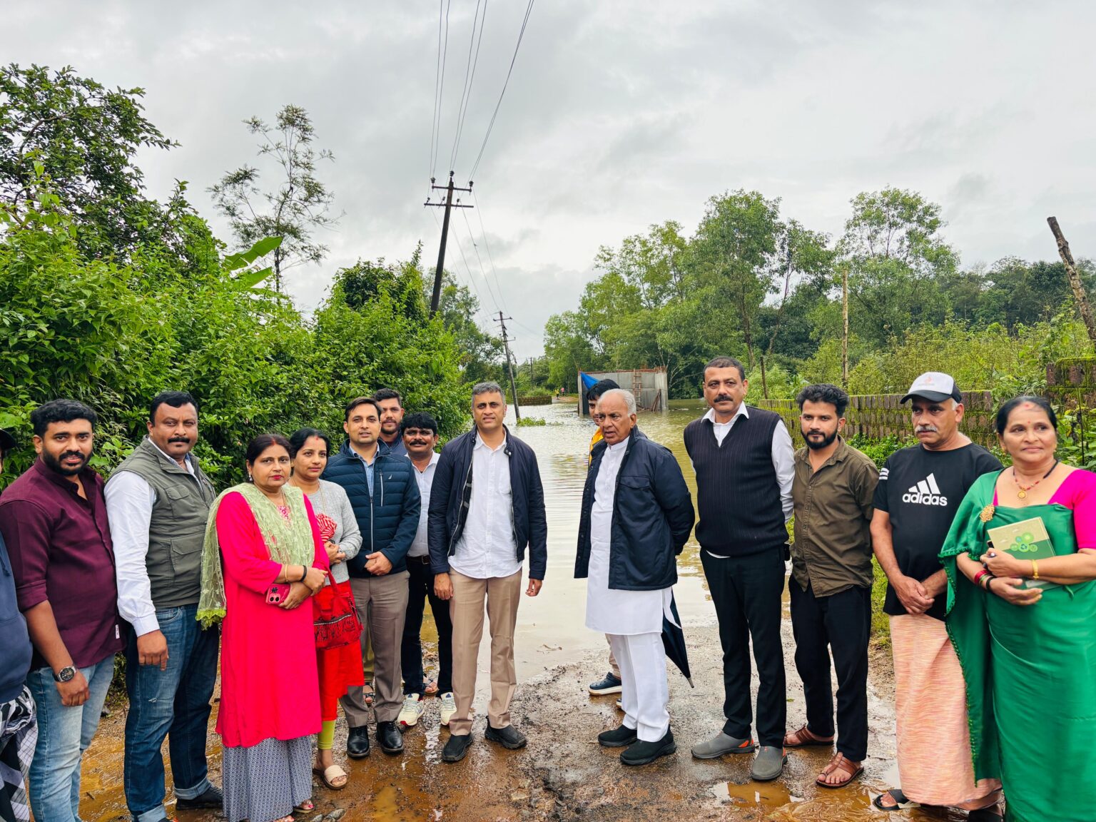 ನಾಪೋಕ್ಲು ಮಳೆಹಾನಿ ಪ್ರದೇಶವನ್ನು ವೀಕ್ಷಿಸಿದ ಸಚಿವರು ಮತ್ತು ಶಾಸಕರು