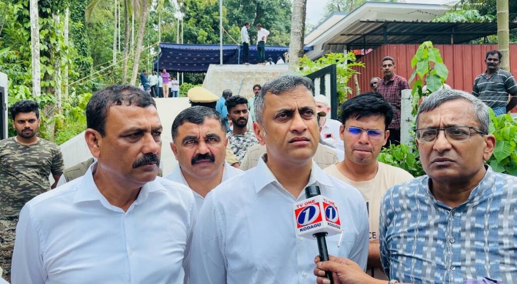 ಕಾಡಾನೆ ದಾಳಿಯಿಂದ ಕೃಷಿಕ ಪುರುಷೋತ್ತಮ ಸಾವು: ಅಂತಿನ ದರ್ಶನ ಪಡೆದು ಭಾವುಕರಾದ ಶಾಸಕ ಪೊನ್ನಣ್ಣ