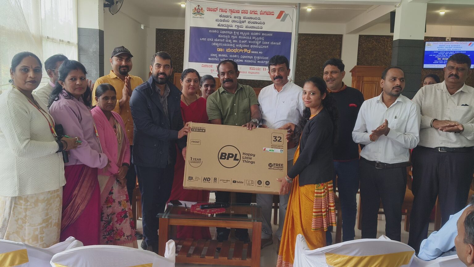 ಅಂಗನವಾಡಿಗಳಿಗೆ ಸ್ಮಾರ್ಟ್ ಟಿವಿ ಭಾಗ್ಯ: ಶಾಸಕ ಮಂತರ್ ವಿತರಣೆ