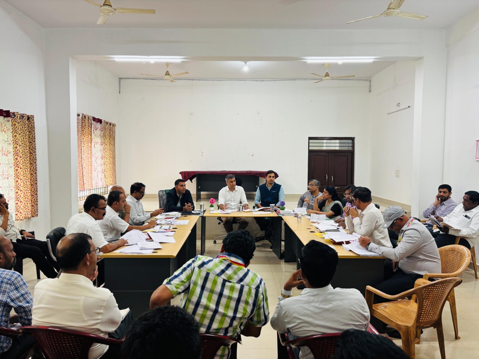 ಅರಣ್ಯ ಇಲಾಖೆ ಅಧಿಕಾರಿಗಳೊಂದಿಗೆ ಪೊನ್ನಣ್ಣ ಸಭೆ
