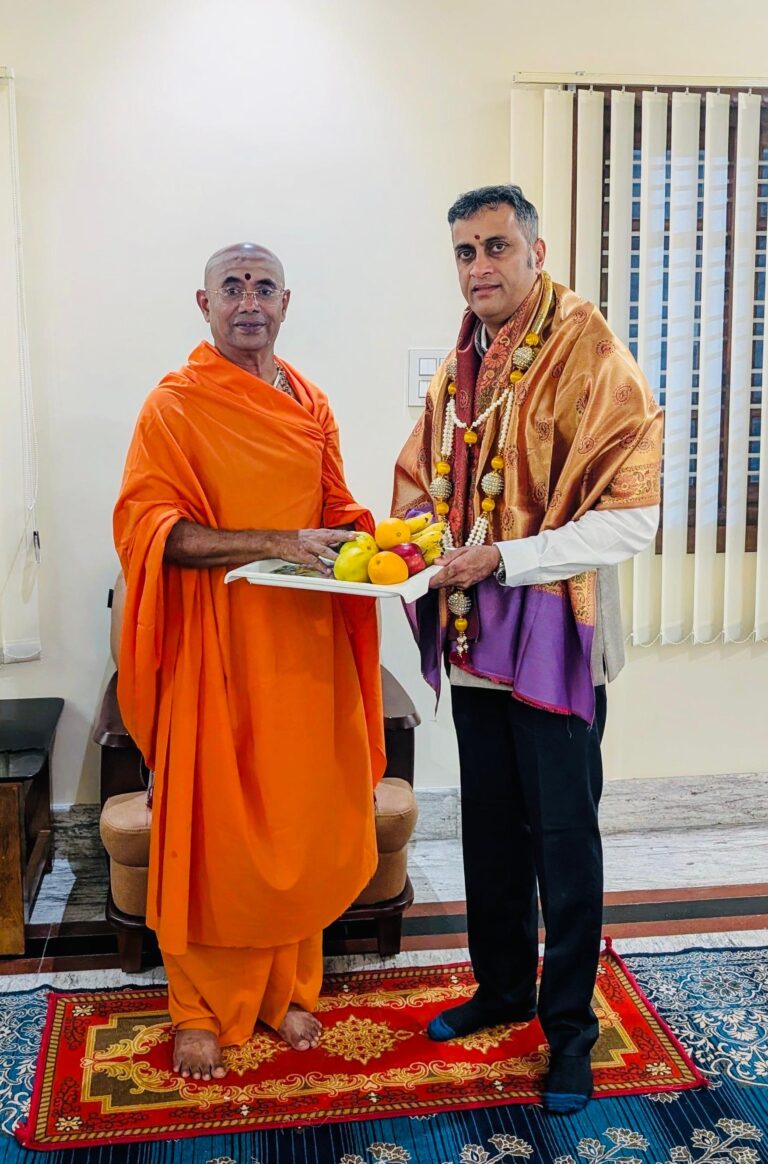 ಶಾಸಕರನ್ನು ಸನ್ಮಾನಿಸಿದ ಶ್ರೀಗಳು
