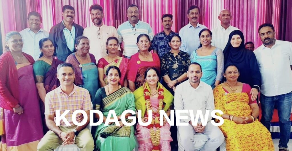 ನಿವೃತ ಅಭಿವೃದ್ಧಿ ಅಧಿಕಾರಿಗೆ ನಾಪೋಕ್ಲು ಗ್ರಾ.ಪಂ. ವತಿಯಿಂದ ಬೀಳ್ಕೊಡುಗೆ