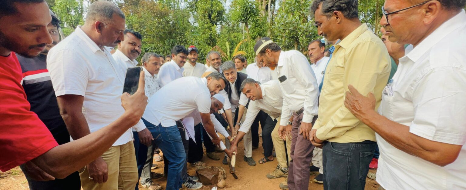 ಎಮ್ಮೆಮಾಡು ಬಾಗದಲ್ಲಿ ವಿವಿಧ ಅಭಿವೃದ್ಧಿ ಕಾರ್ಯಗಳಿಗೆ ಶಾಸಕ ಪೊನ್ನಣ್ಣನವರಿಂದ ಭೂಮಿ ಪೂಜೆ