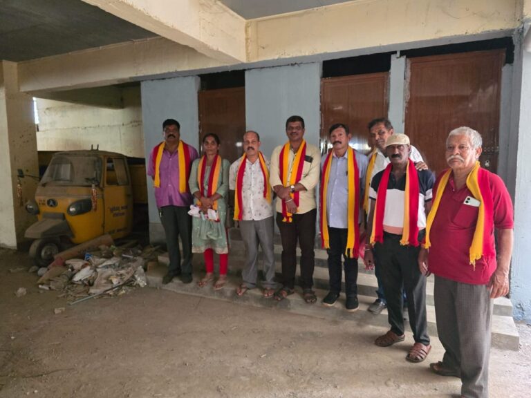 ಶೌಚಾಲಯಕ್ಕೆ ಬೀಗ: ಪುರಸಭೆ ಅಧಿಕಾರಿಗಳಿಗೆ ಕರವೇ ಎಚ್ಚರಿಕೆ