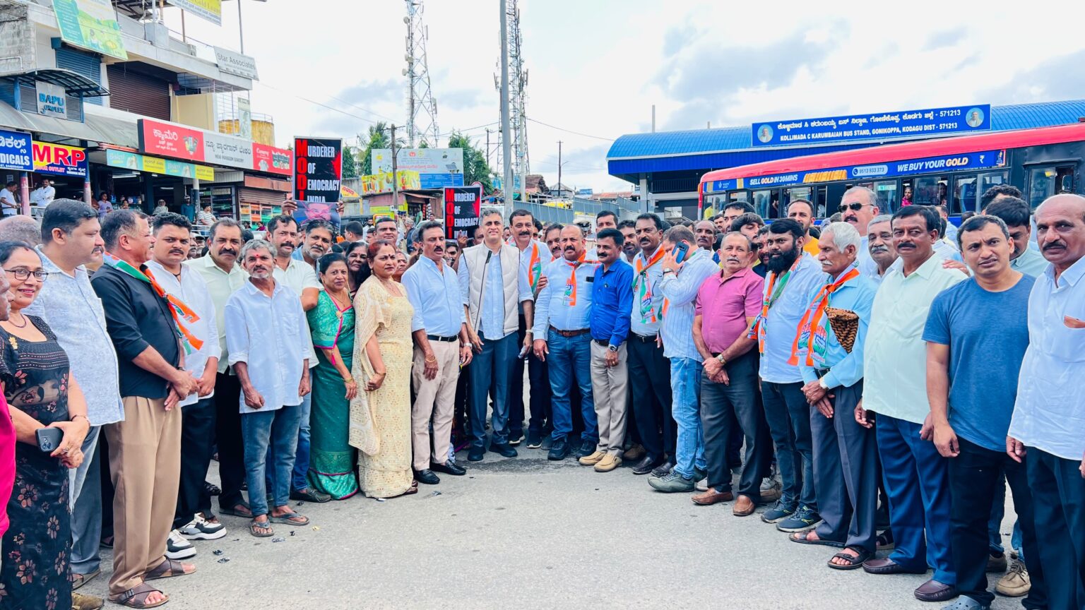 ನೀಟ್ ಪ್ರಶ್ನೆಪತ್ರಿಕೆ ಸೋರಿಕೆ ಖಂಡಿಸಿ ಗೋಣಿಕೊಪ್ಪದಲ್ಲಿ ಬೃಹತ್ ಪ್ರತಿಭಟನೆ