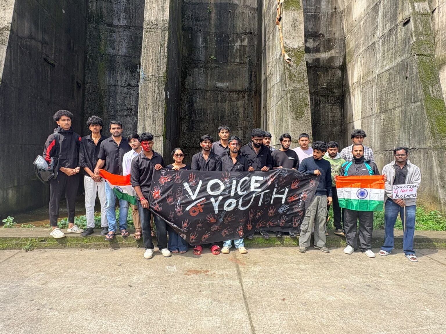 ಮಡಿಕೇರಿಯಲ್ಲಿ ವಿದ್ಯಾರ್ಥಿಗಳಿಂದ ಶಾಂತಿಯುತ ಪ್ರತಿಭಟನೆ; ನೀಟ್ ಪರೀಕ್ಷೆ ವಿರುದ್ಧ ಆಕ್ರೋಶ