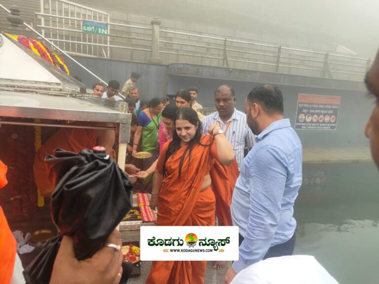 ಕಾವೇರಿ ತಾಯಿಯ ಸನ್ನಿಧಿಯಲ್ಲಿ ಉಷಾ ಶಿವಕುಮಾರ್: ನಾಡಿನ ಒಳಿತಿಗಾಗಿ ವಿಶೇಷ ಪ್ರಾರ್ಥನೆ