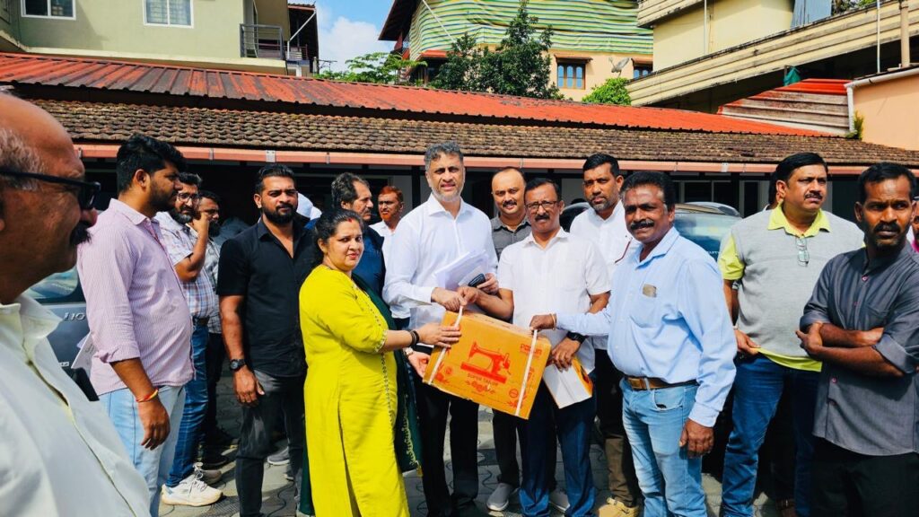 ಸ್ವಾವಲಂಬನೆಯ ಹೊಲಿಗೆಗೆ ಸರ್ಕಾರದ ಬೆಂಬಲ: ಯಂತ್ರೋಪಕರಣ ವಿತರಿಸಿದ ಶಾಸಕ ಪೊನ್ನಣ್ಣ