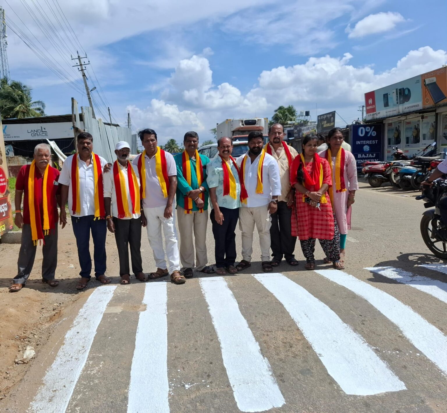 ಸರಣಿ ಅಪಘಾತಗಳಿಗೆ ಬ್ರೇಕ್ ಹಾಕಲು ರಸ್ತೆಗಿಳಿದ ಕರವೇ ಸ್ವಾಭಿಮಾನಿ ಸೇನೆ